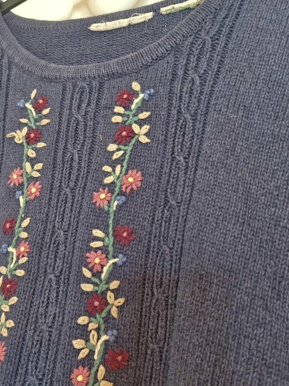 Embroidered Floral Crew Neck Navy Blue Knit Sweater Size M/L - Picture 4 of 7